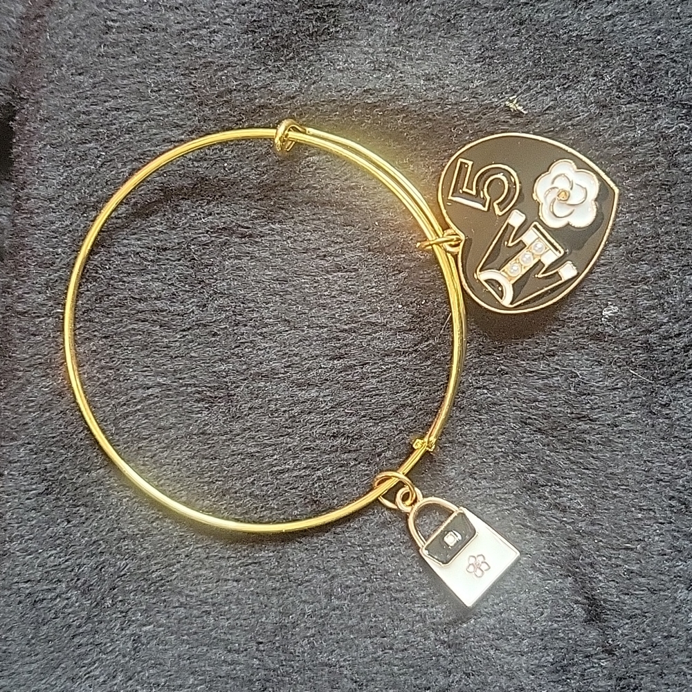 Expanding bracelet